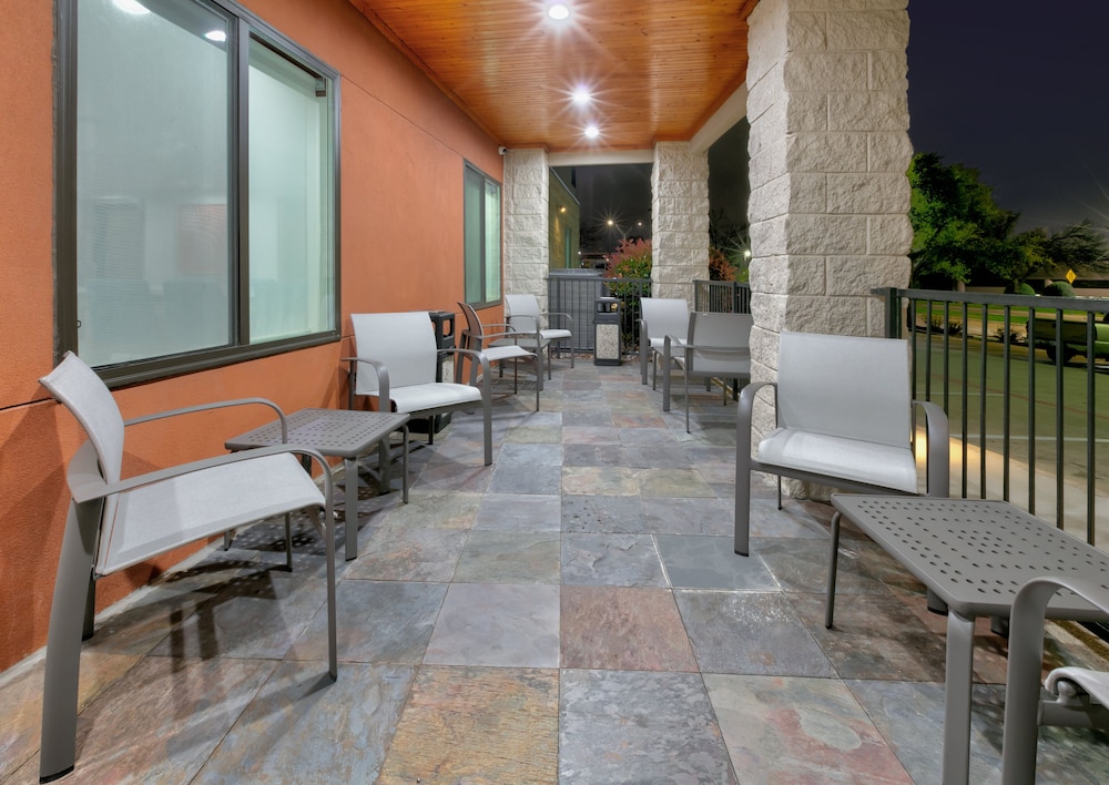 Holiday Inn Express & Suites Dallas Park Central Northeast by IHG - photo 22