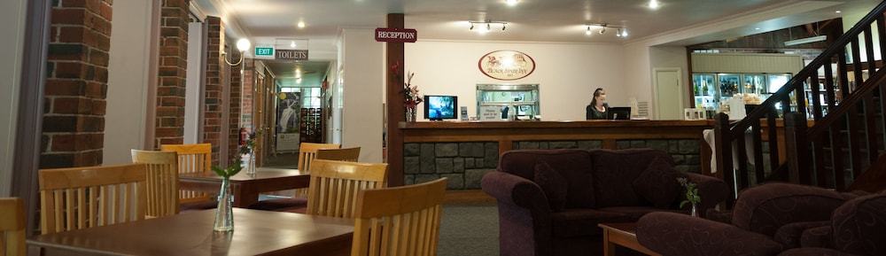 Black Spur Inn — Unknown City — photo 3