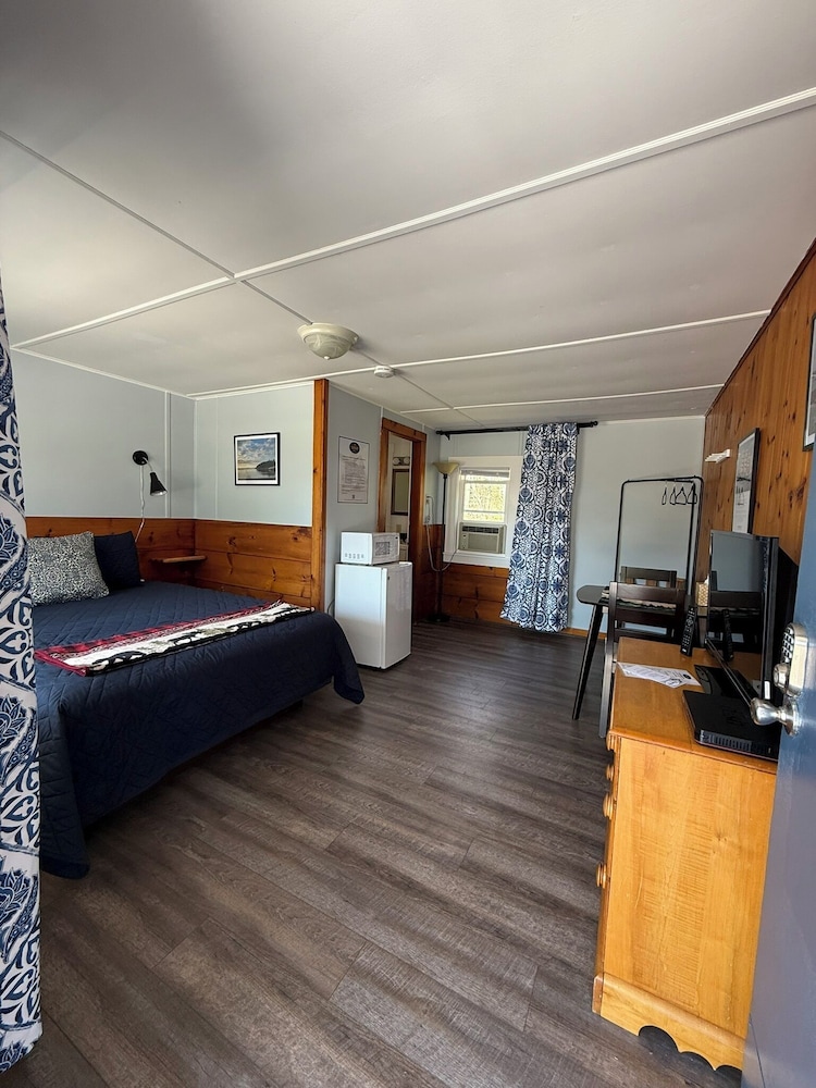 The Yardarm Motel - photo 13