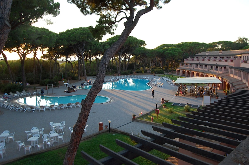 Corte dei Tusci Village Palace Hotel — 4-Star Luxury Hotel in Scarlino, Italy