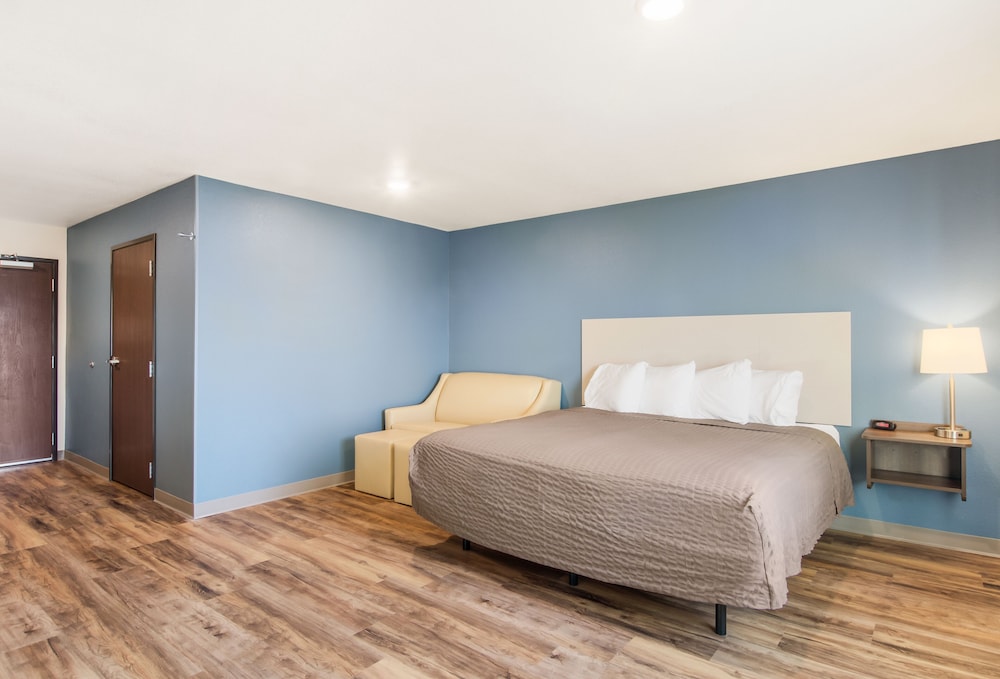 WoodSpring Suites Thornton North Denver - photo 15