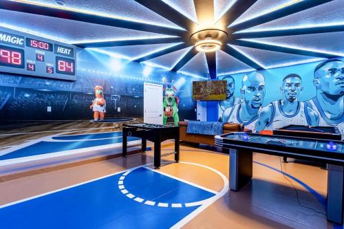 15BR Mansion Near Disney Private Pool Hot Tub in Kissimmee, United States