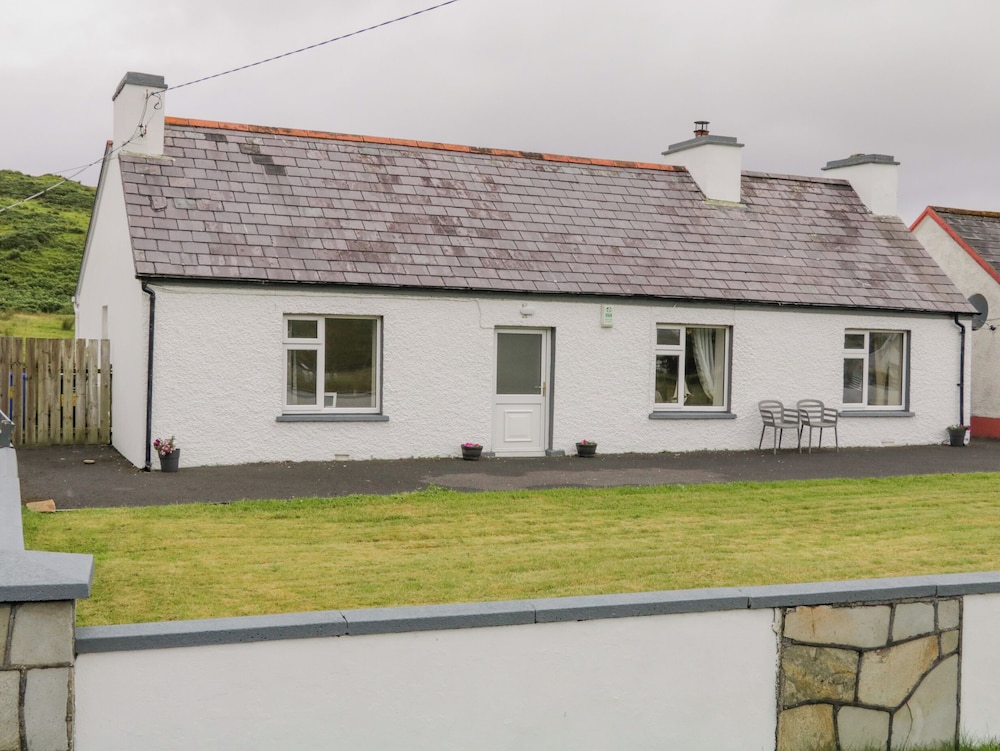 Maghera Caves Cottage — 4-Star Luxury Hotel in Donegal, Republic of Ireland