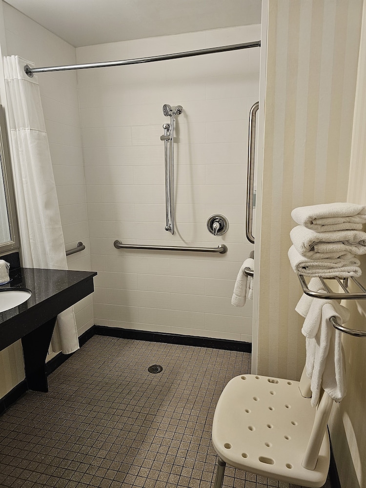 Fairfield by Marriott Inn & Suites Charleston Airport Convention Center - photo 31