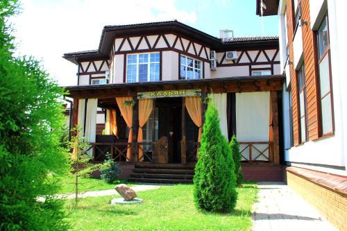 Krasnye Kholmy Hotel — hotel in Pavlovo