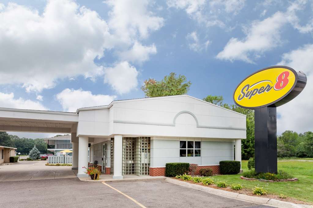 Super 8 by Wyndham Stevensville St. Joseph - featured photo