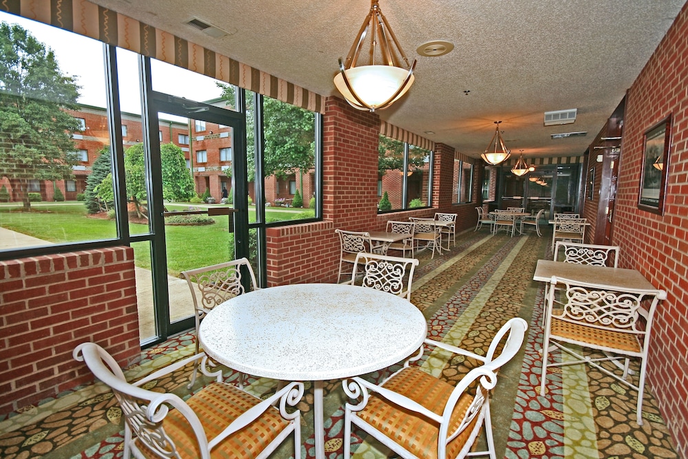 Comfort Suites Parkersburg South - photo 41