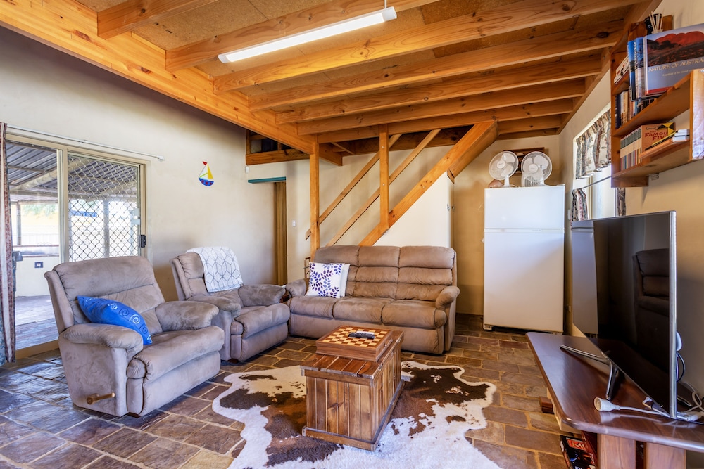 Rustic Charm - carbon neutral hotel in Unknown City