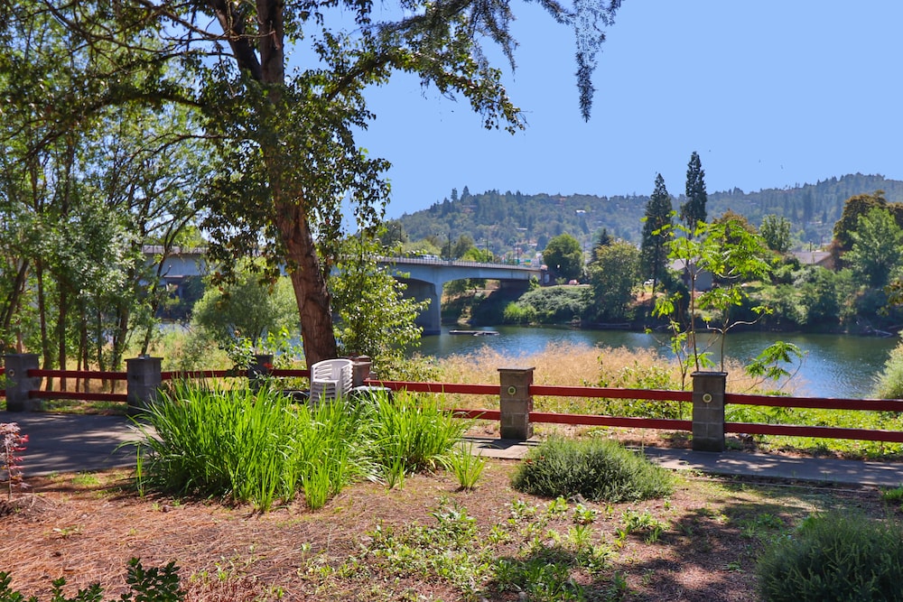 Riverfront Inn Roseburg - photo 43