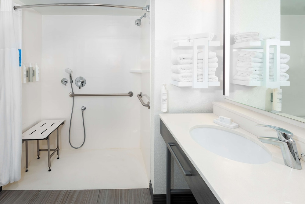 Hampton Inn & Suites Kansas City Country Club Plaza - photo 7