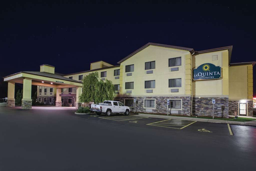 La Quinta Inn & Suites by Wyndham Erie - photo 2