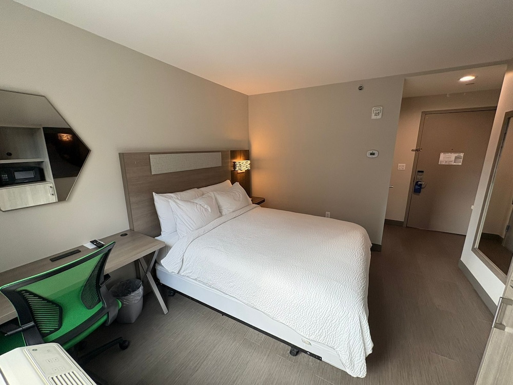 Holiday Inn Express & Suites Bronx NYC an IHG Hotel - photo 11