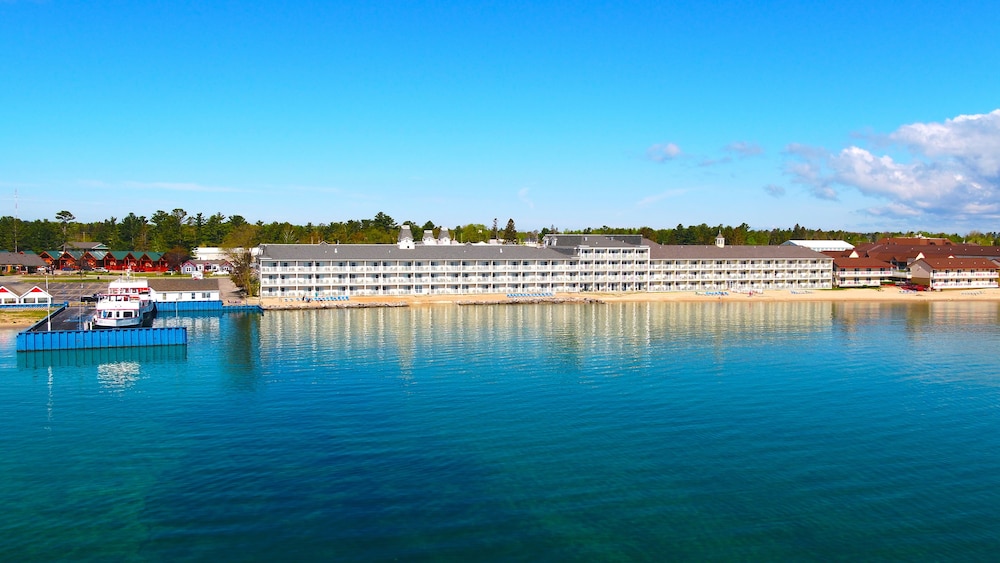 Hamilton Inn Select Beachfront Mackinaw City - photo 44