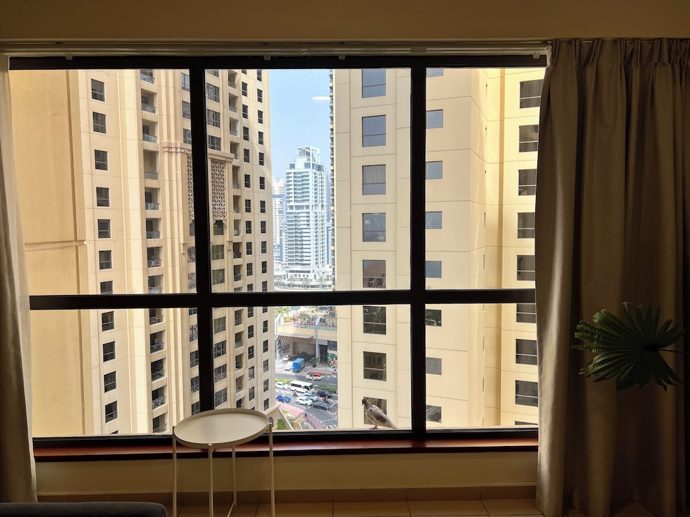 Robin Beach Hostel JBR — 5-Star Luxury Hotel in Dubai, United Arab Emirates