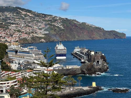 2 Madeira Inn Group — 4-Star Luxury Hotel in Funchal, Portugal