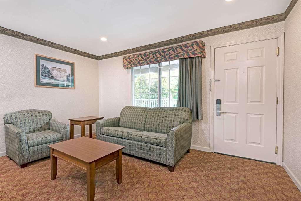 Days Inn by Wyndham Ridgefield - photo 11