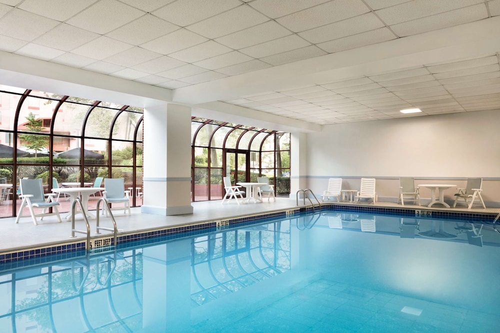 Hampton Inn New York LaGuardia Airport - photo 12