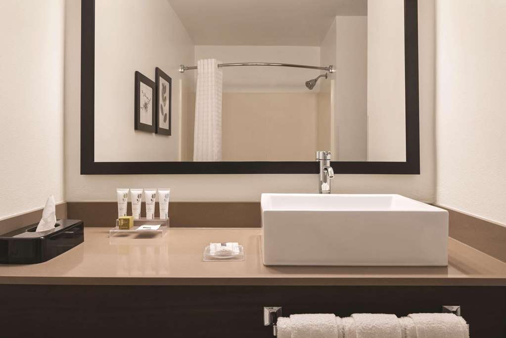 Country Inn & Suites by Radisson Dubuque IA - photo 9