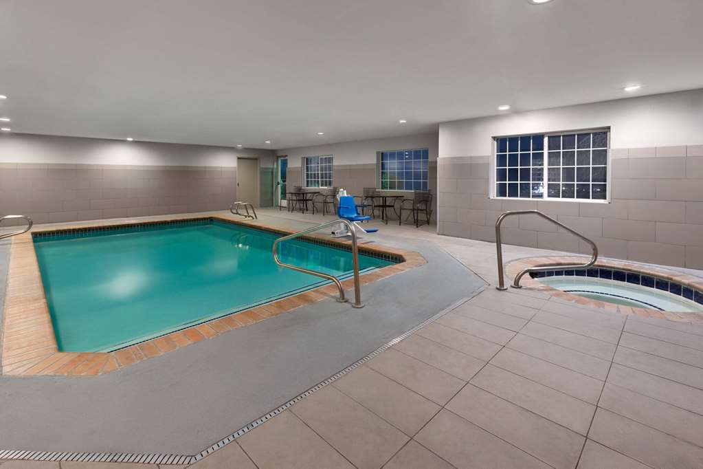 La Quinta Inn & Suites by Wyndham North Orem - photo 9
