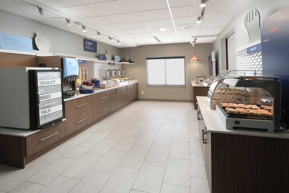 Holiday Inn Express & Suites Williamstown Glassboro by IHG - photo 40