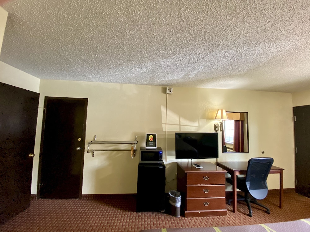 Super 8 by Wyndham Shawnee - photo 11