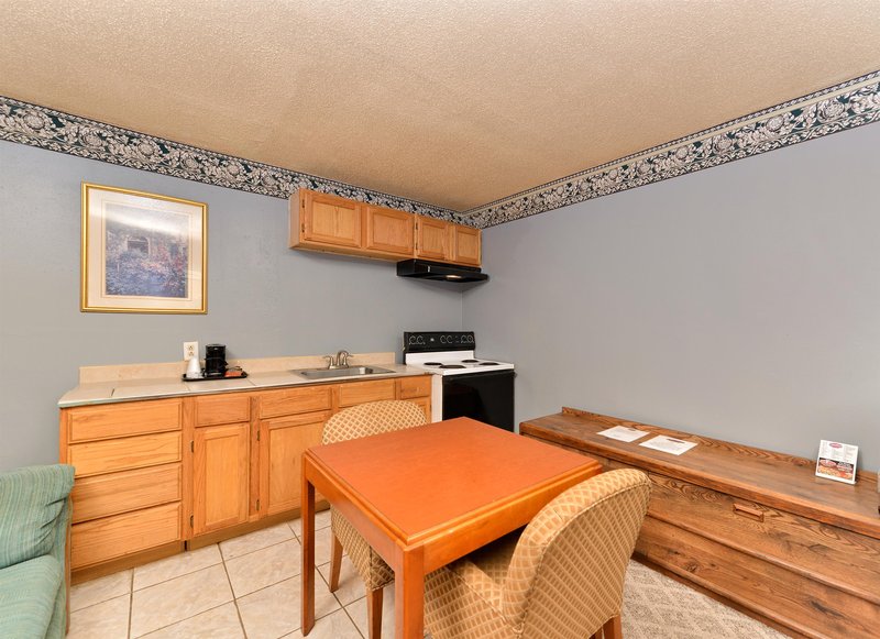 Country Hearth Inn & Suites Gainesville - photo 5