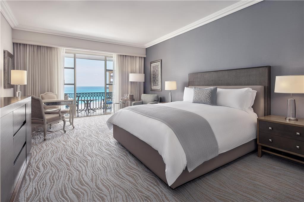 KICUN1-Deluxe Seafront King Room.jpg