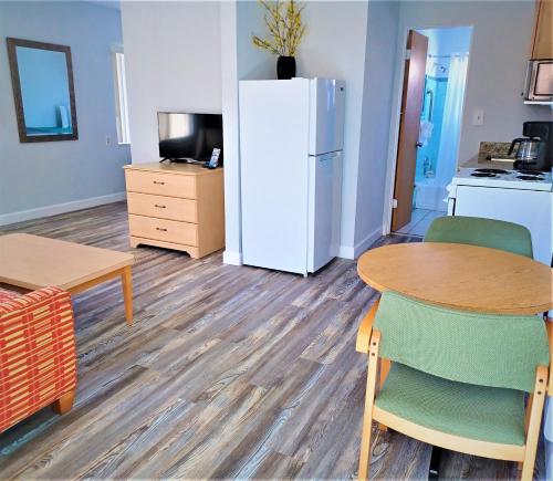 Johns Pass Beach Motel - photo 62