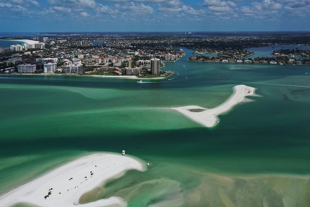 Gulf view Condo With Resort style Amenities 2 Bedroom Condo - photo 36