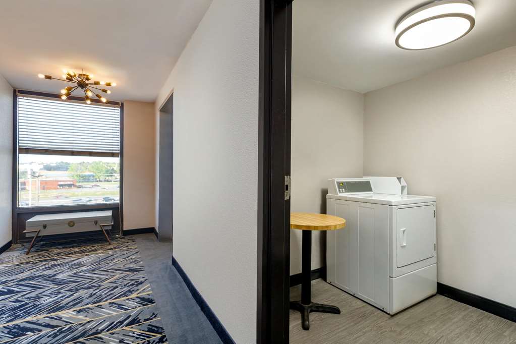 La Quinta Inn & Suites by Wyndham Dothan - photo 47