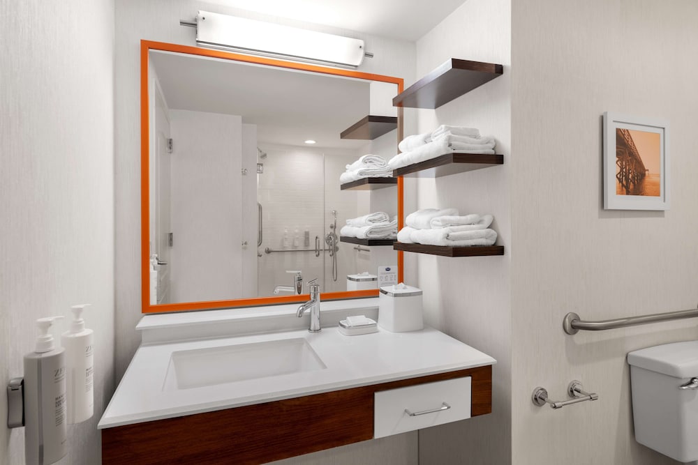 Hampton Inn Charleston North - photo 20