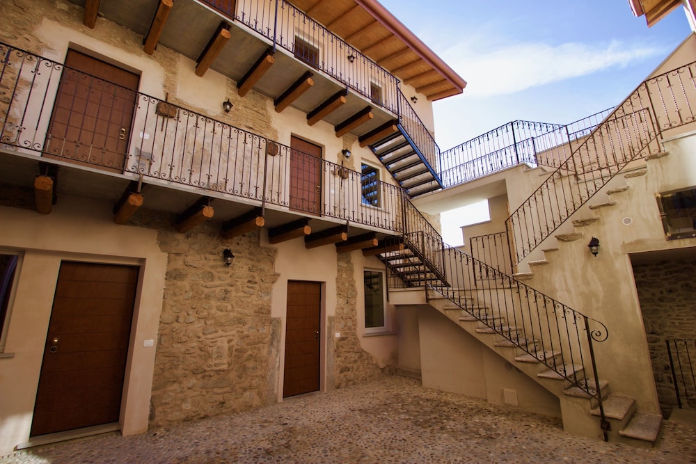 La Posteria by iCasamia it — 4-Star Luxury Hotel in Orino, Italy