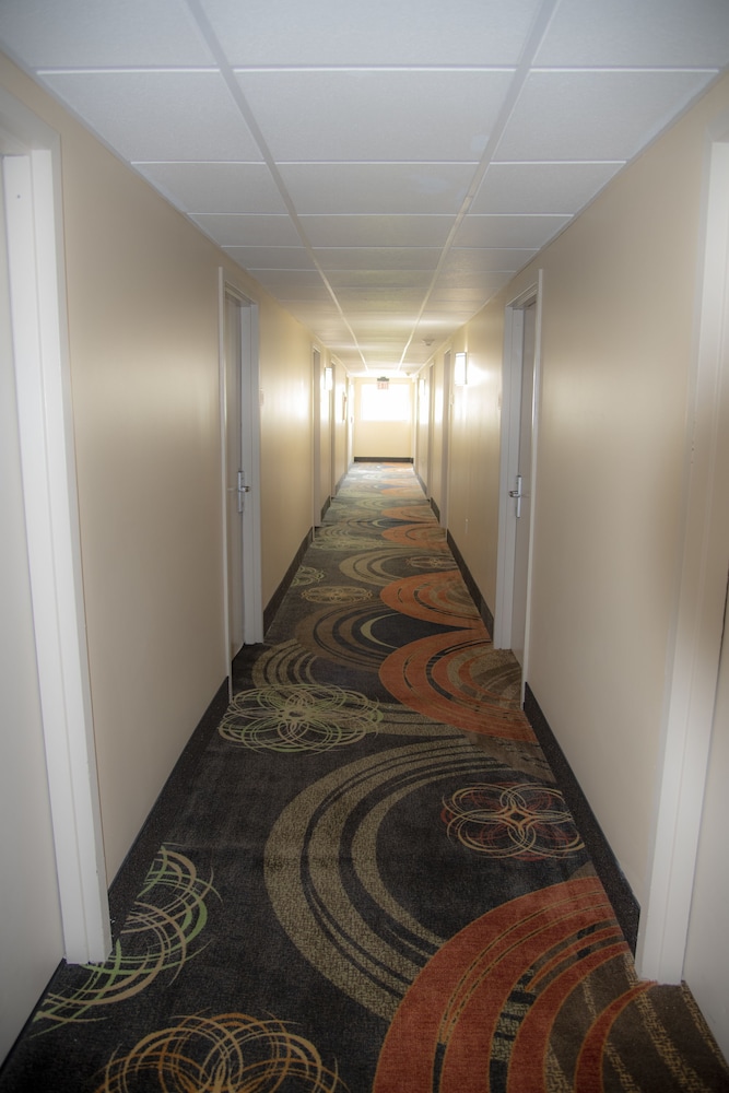 Howard Johnson Hotel & Suites by Wyndham Allentown Dorney - photo 43