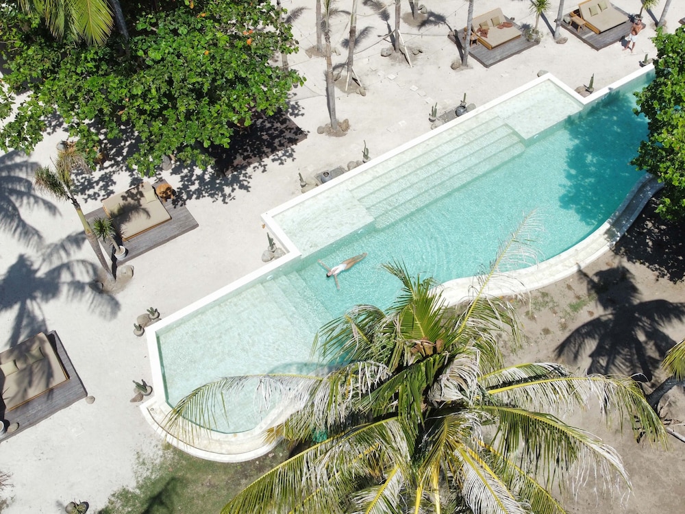 Bleu Mathis Gili Asahan in Senggigi, Indonesia