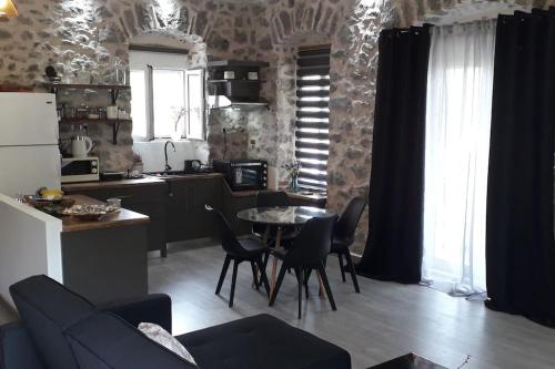 Stone House 1909 Pili Evia — 4-Star Luxury Hotel in Pyli, Greece