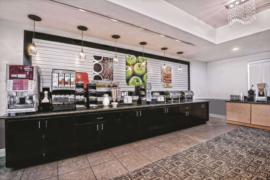La Quinta Inn & Suites by Wyndham Austin Cedar Park - photo 36