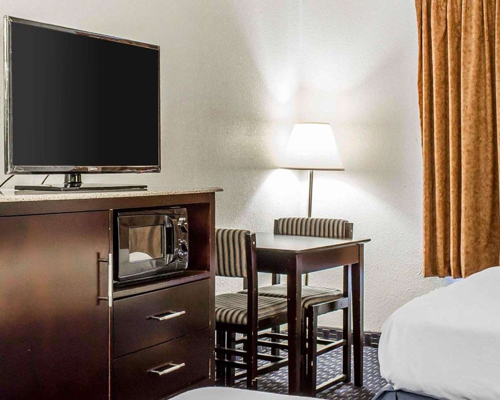 Econo Lodge Scranton near Montage Mountain - photo 10