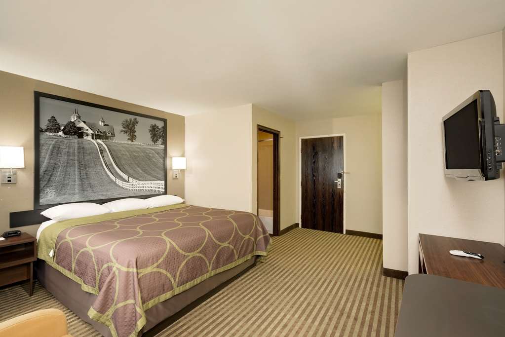Super 8 by Wyndham Lexington Hamburg Area - photo 15