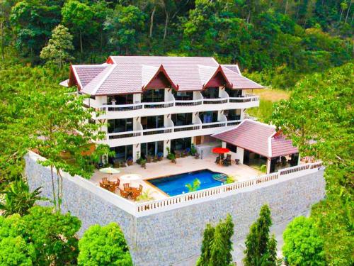 Aksarai hotel in Patong, Thailand