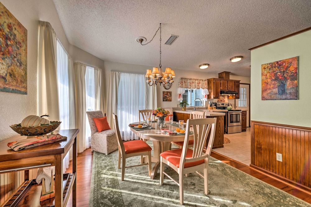 Lovely Lady Lake Home with Resort Amenities and Lanai - photo 17