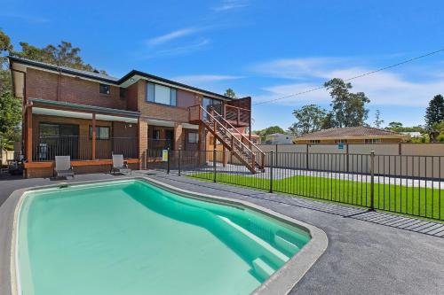 Poolside at Costa - carbon neutral hotel in Wyee
