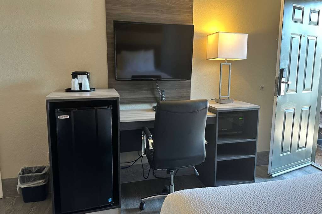 Days Inn by Wyndham San Diego Vista - photo 17