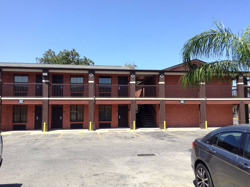 Sky Palace Inn and Suites Laredo - photo 32