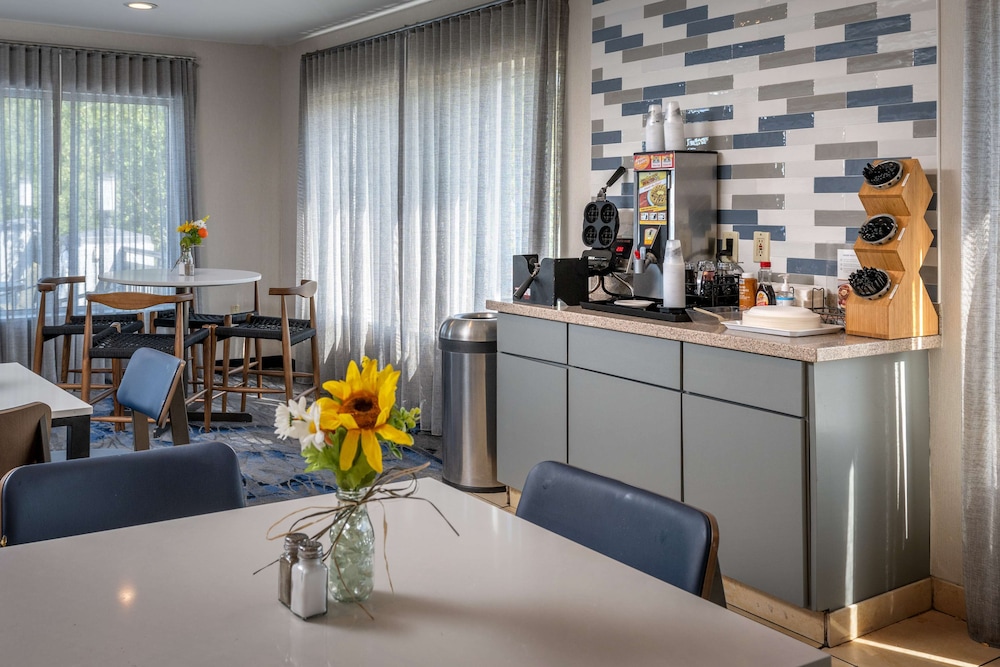Best Western Plus Beckley Inn - photo 24