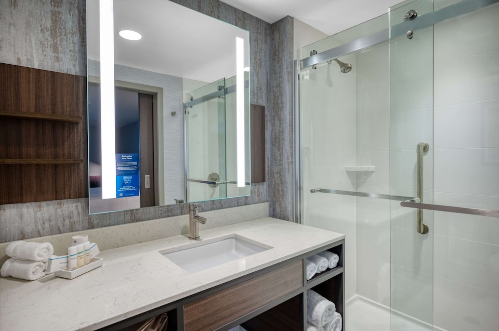 Hilton Garden Inn Boston Logan Airport - photo 32