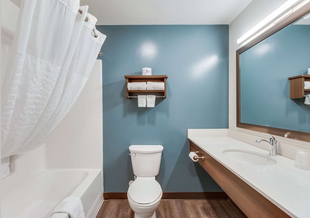 WoodSpring Suites Bakersfield Airport - photo 20