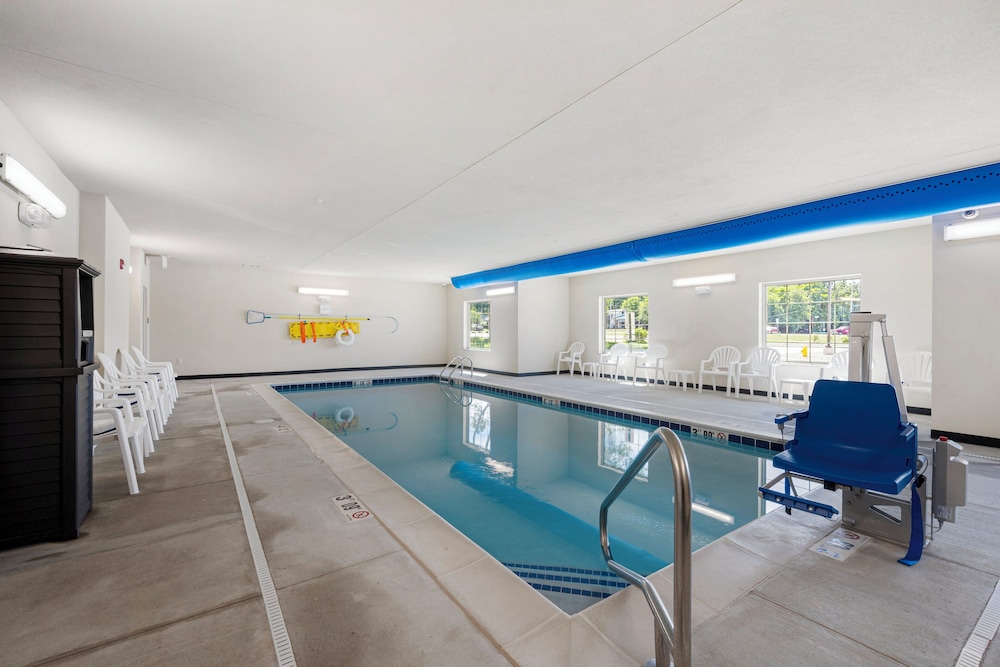 Cobblestone Hotel & Suites Urbana - photo 50