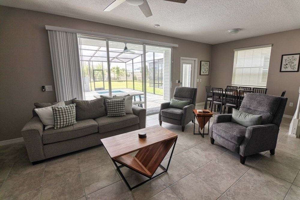 Daniel's Townhome Getaway At Windsor Island Resort 5 Bedroom Townhouse by Redawning Davenport - photo 27