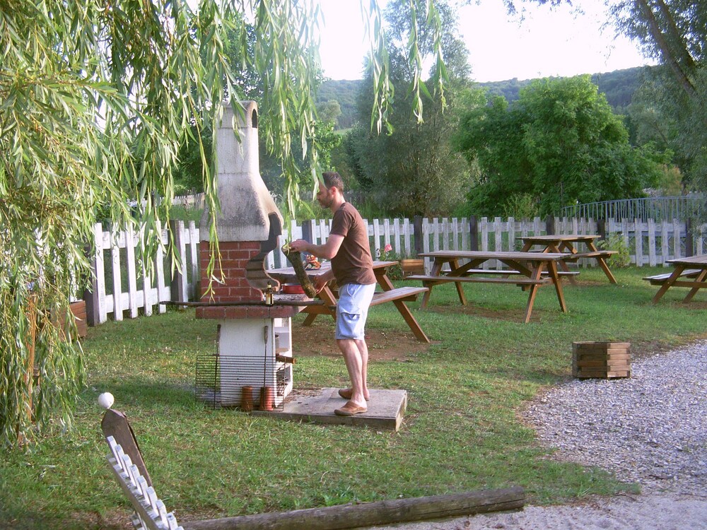 La Colline aux Fustes — hotel in Vendeuvre-Sur-Barse