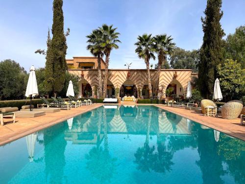 Villa Amèle calme Ensoleillé Piscine Salle de jeux — 4-Star Luxury Hotel in Marrakesh, Morocco